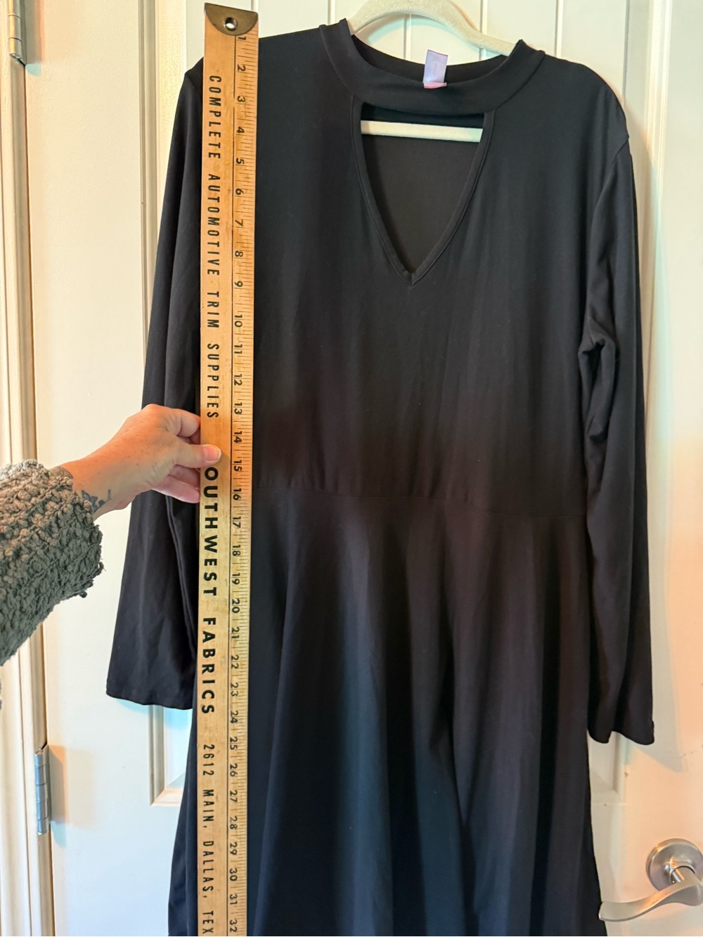 Black Midi Dress with V-Notch. Plus Size - Picture 6 of 9